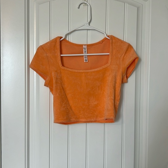 Alo Yoga Terry Beachside Short Sleeve - Cantaloupe - Picture 2 of 5